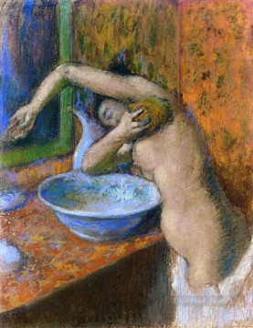 mujer en su baño 3 Edgar Degas Pinturas al óleo